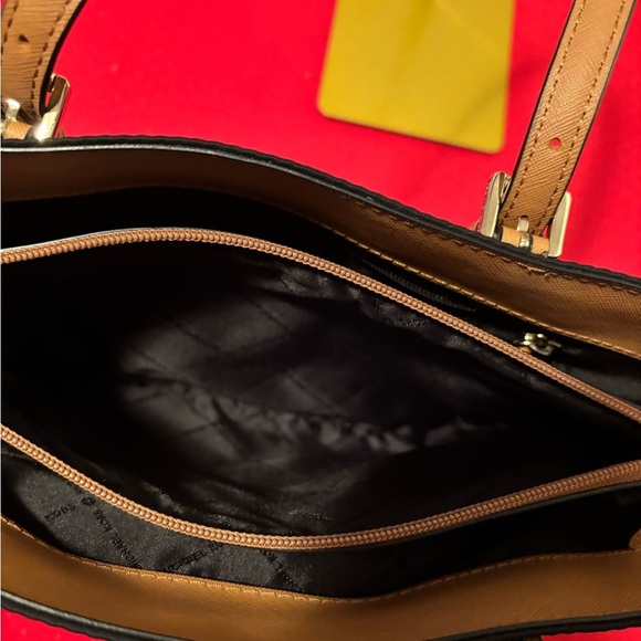 Black Nylon Bag - Picture 3 of 11